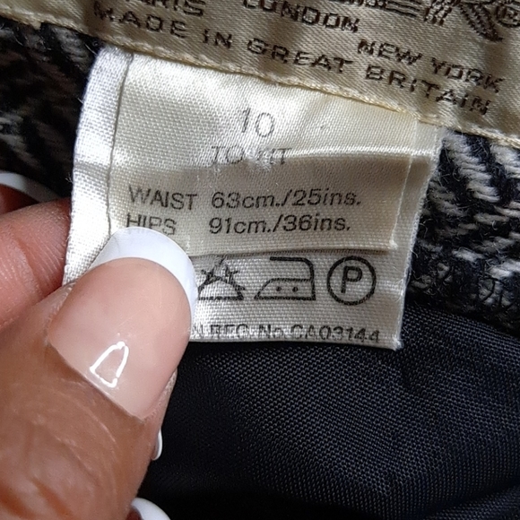 Vintage Jaeger 100% Wool midi Skirt plated… - Picture 6 of 9